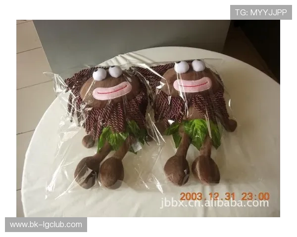 浙江队足球玩偶限量版周边产品热销，球迷收藏必备精美玩具玩偶系列