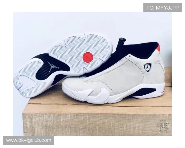 时尚与运动结合 足球迷专属设计背心让你展现激情与活力