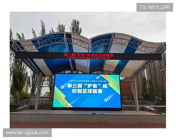 以经典足球语录激励青训少年的成长与拼搏之路